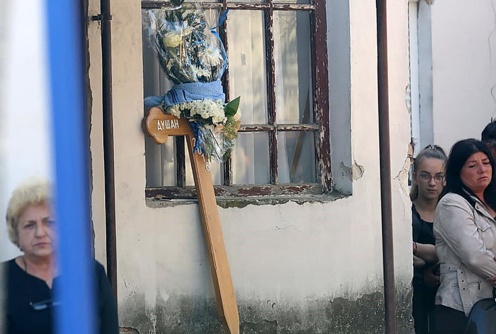 Najbolniji trenuci sa sahrane: Miletić nije otišao kod Dukija u Barselonu, ali je danas pustio suzu pored njegovog mrtvog tela (FOTO)
