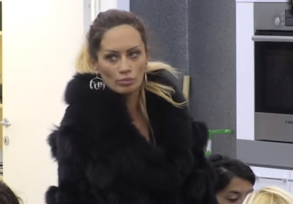 Bila je medicinska sestra, bavila se glumom, a onda je postala PEVAČICA! Evo u kojoj poznatoj seriji ste gledali Zlatu!