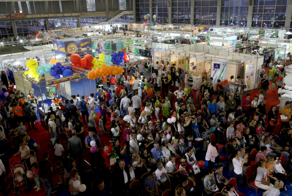 Radost i graja mališana odzvanjali halom