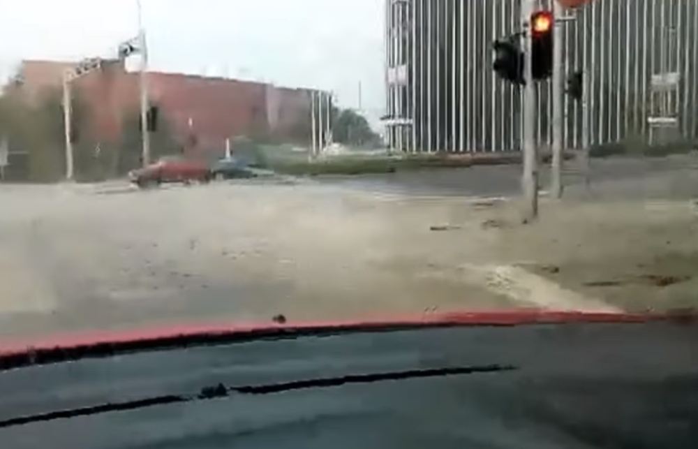 Voda potopila Dioklecijanove podrume, kamenje padalo na asfalt (VIDEO)