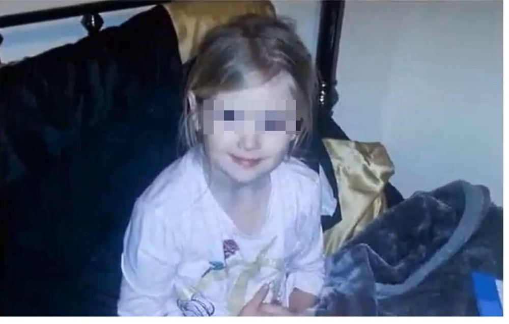 Maloj Mili (8) otac zario nož u srce da se osveti bivšoj ženi, devojčica ga preklinjala da je poštedi!