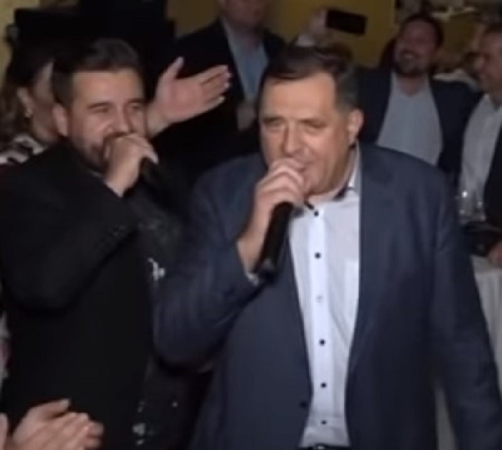 Dodik se latio mikrofona, pa zapevao ovaj narodnjak