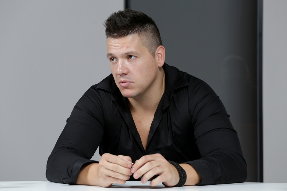 Nakon svih skandala ugroženo mu zdravlje, pakuje kofere i odlazi za Izrael?!