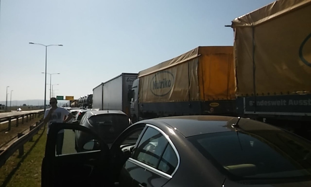 Kilometarske kolone kod Jagodine, nakon udesa sve stoji (FOTO)