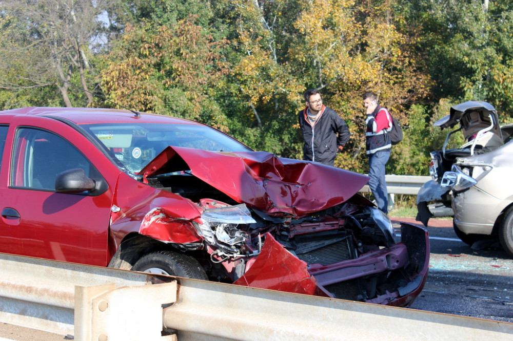 Teška saobraćajna nesreća! Sudarila se četiri automobila! Ima povređenih i poginulih!