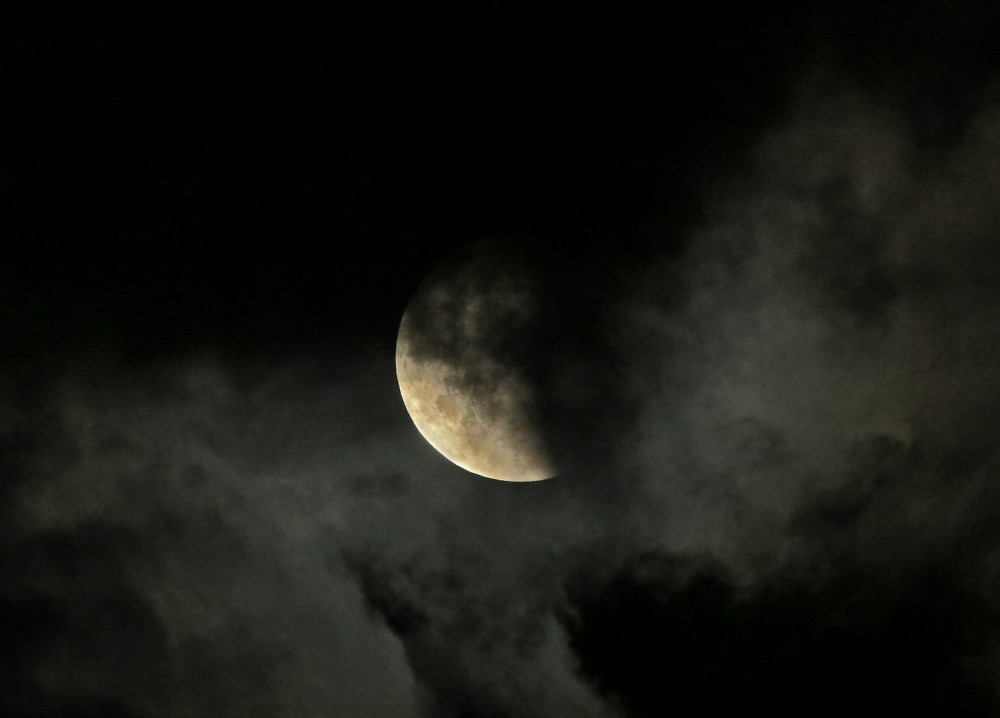 Nad Srbijom se nadvija senka: "Biće ubistava i nesreća"