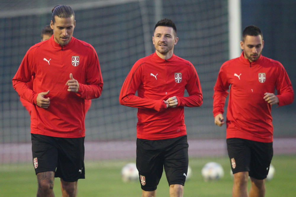 Susreli se u kafiću fudbaleri Srbije i Crne Gore, evo šta su uradili! (FOTO)