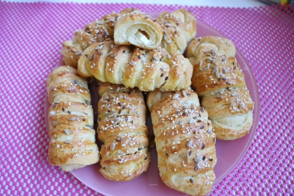 Preukusne kiflice sa sirom! Meke kao duša! (RECEPT)