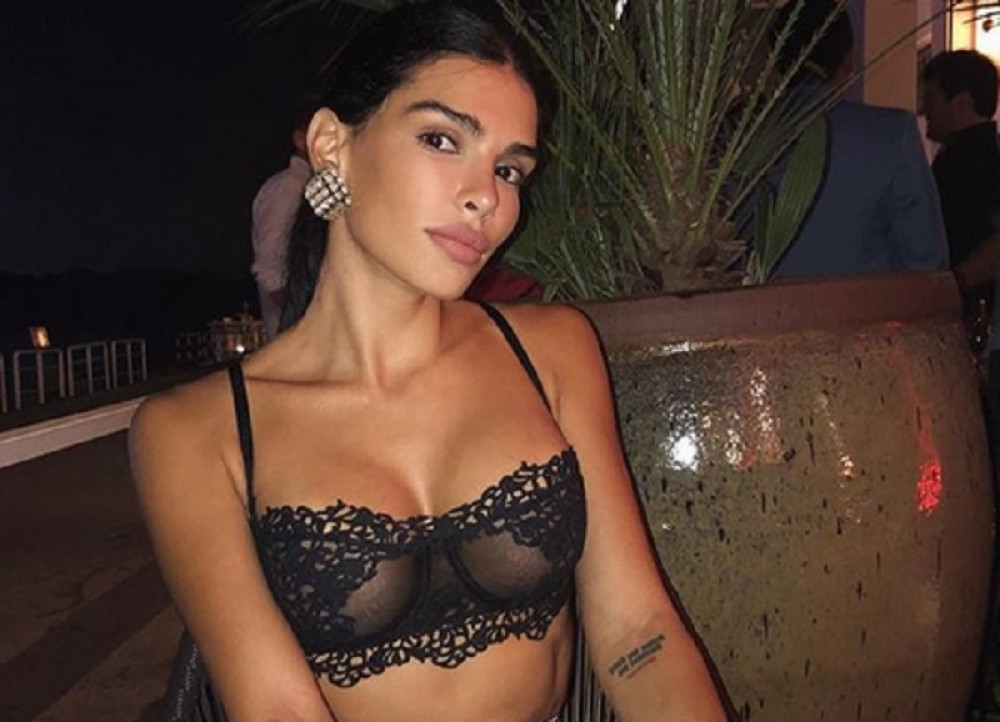 Žena slavnog srpskog fudbalera isturila velike grudi, ispale i bradavice, zemljotres na Instagramu! (FOTO, 18+)