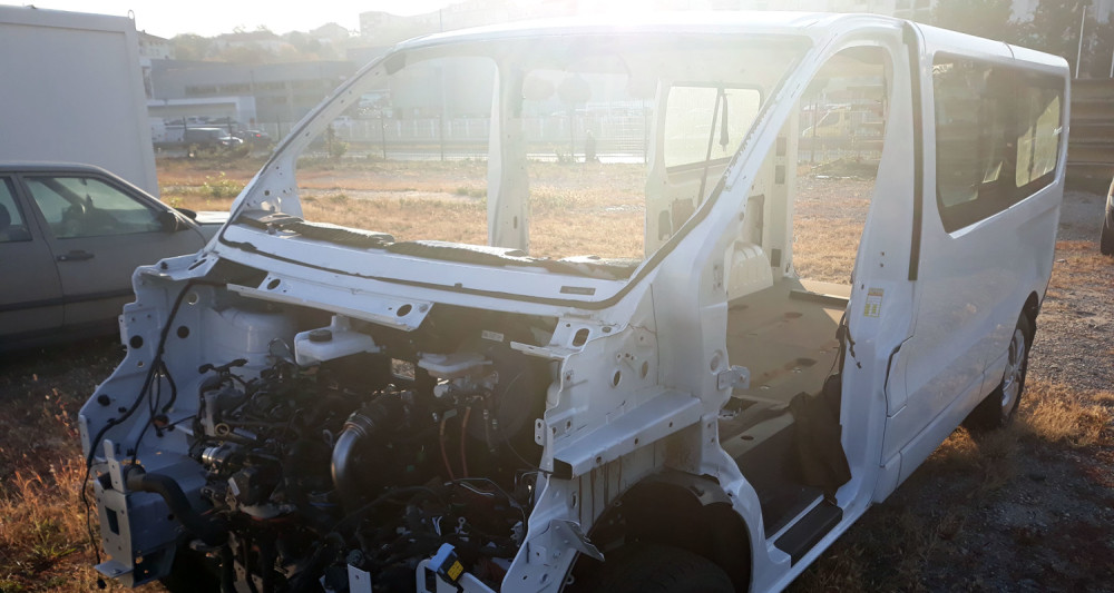 Rentirali vozila u Italiji, pa ih vozili u garažu u Srbiji, a odatle su izlazili SAMO DELOVI