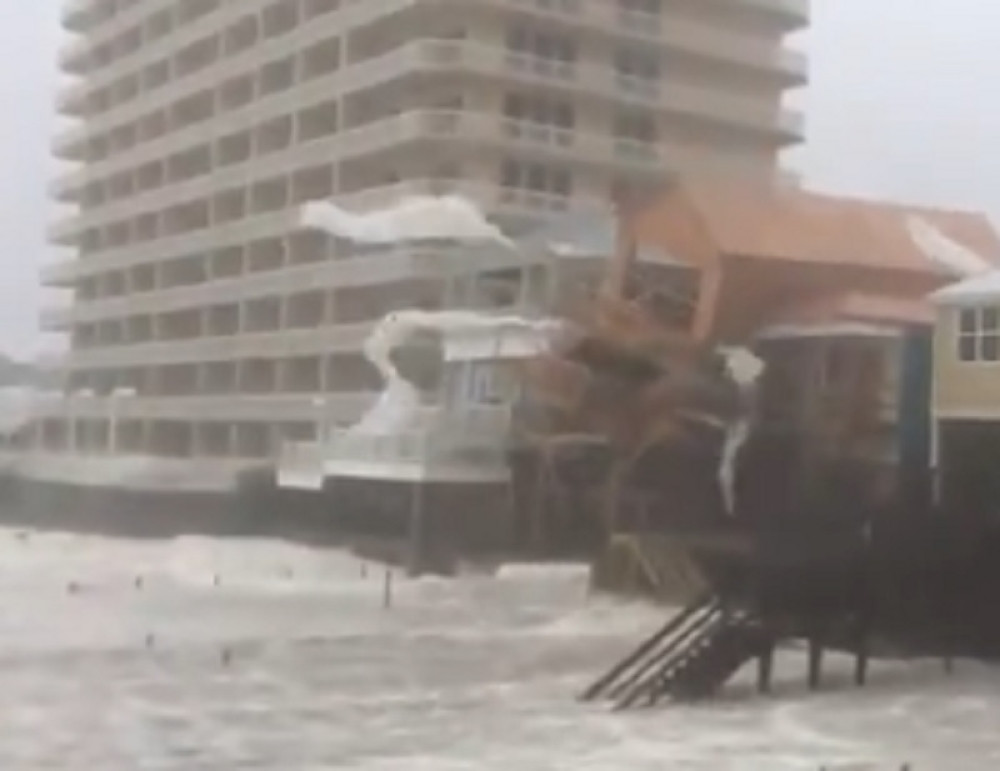 Ovo su kataklizmički snimci "Laure" koja juri preko 240 na sat! (VIDEO)