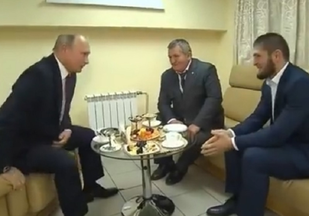 Putin primio šampiona Nurmagomedova, a potom se sve vreme šalio na račun njegove snage (VIDEO)