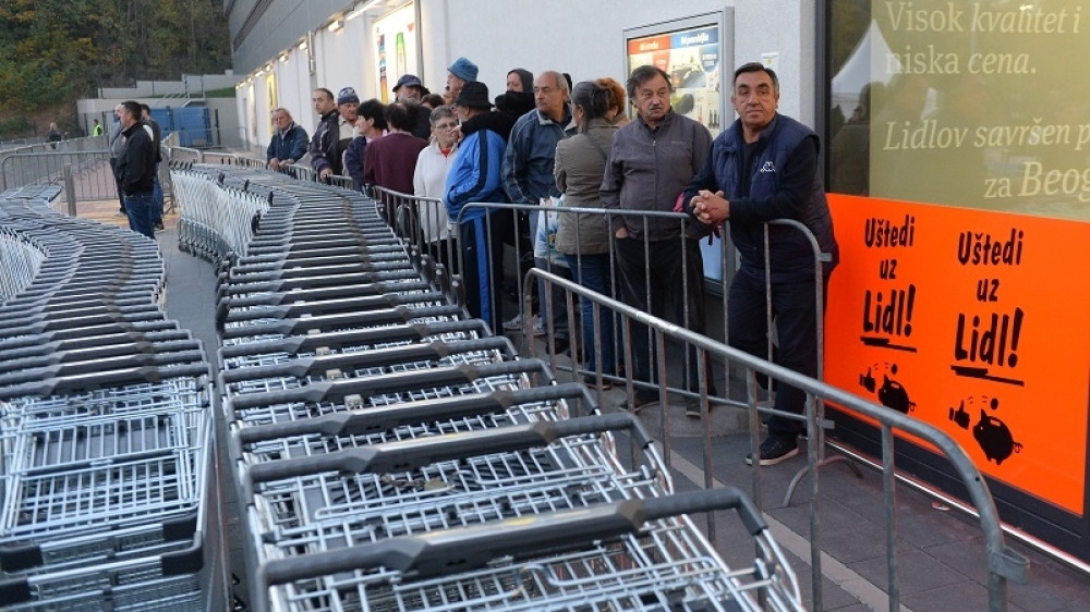 NAJBOLJA SCENA OVOG JUTRA U LIDLU: Penzioner je krenuo preko reda, a opravdanje mu je još smešnije od cena!