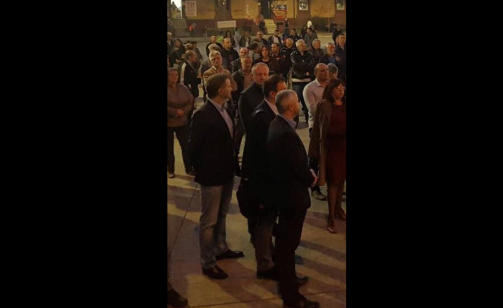 Borko, Boško i Dragan probali da održe tribinu, onda su shvatili da imaju problem, i morali su hitno da stanu ispred bine