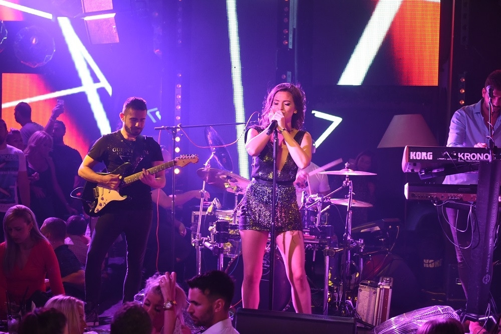 Obukla je NIKAD KRAĆU haljinu, A ONDA...