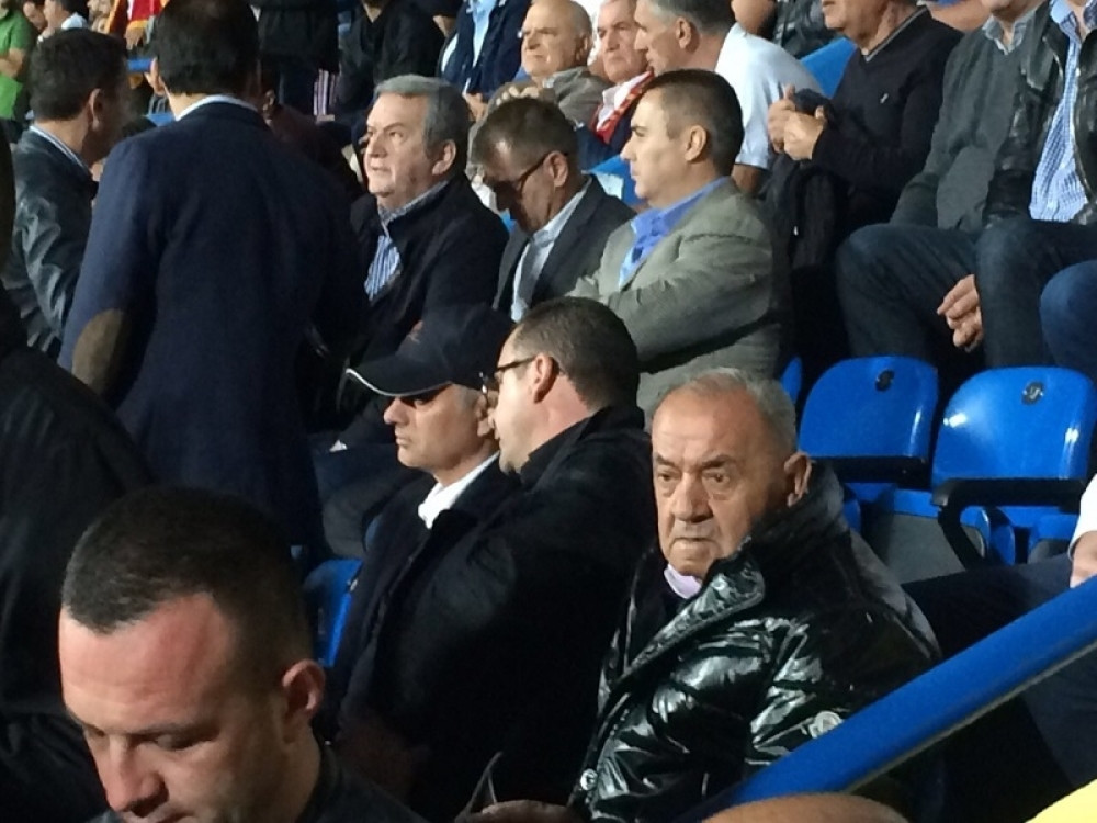 Pa, ko je to pored Žozea, ovaj lik je živa fudbalska legenda! (FOTO)