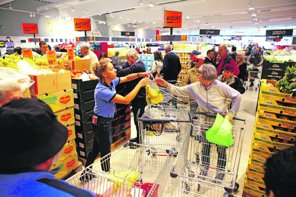 Dok su se građani tukli oko pilića i banana, nisu primetili sitnice koje su im bile ispred nosa! Otkrivamo vam "cake" iz Lidla! (FOTO)