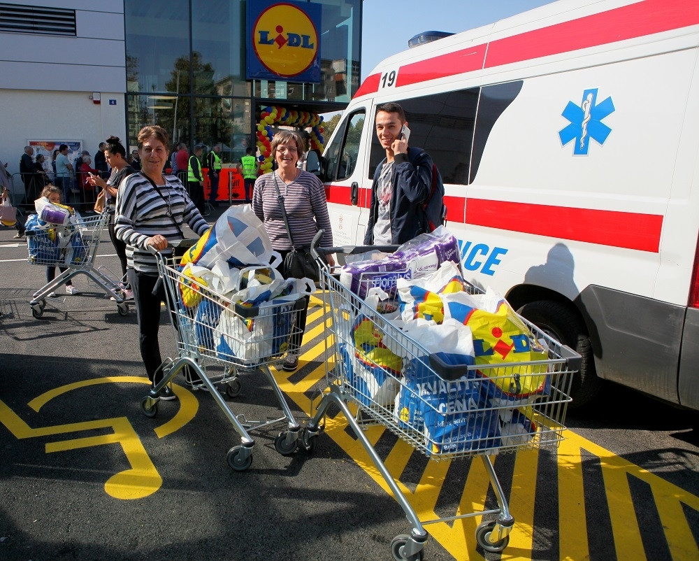 Dok se trgovci u panici drže za glavu, baka Dragica je otišla u "Lidl" i za samo 130 dinara počastila sebe! Kad vidite o čemu se radi - trčaćete!