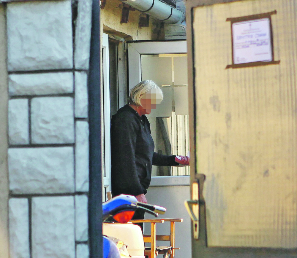 Božana ušla oko ponoći u sobu da proveri zašto snaja i sin ceo dan ne izlaze iz sobe, a zatekla ih mrtve u krevetu!