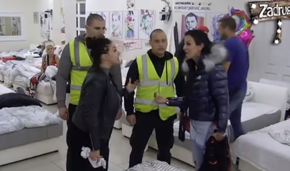 "SPUSTI TON, KLOŠARKO JEDNA!" Krunićka napala Zerinu, psovke se orile Zadrugom! Obezbeđenje nije moglo da je smiri!