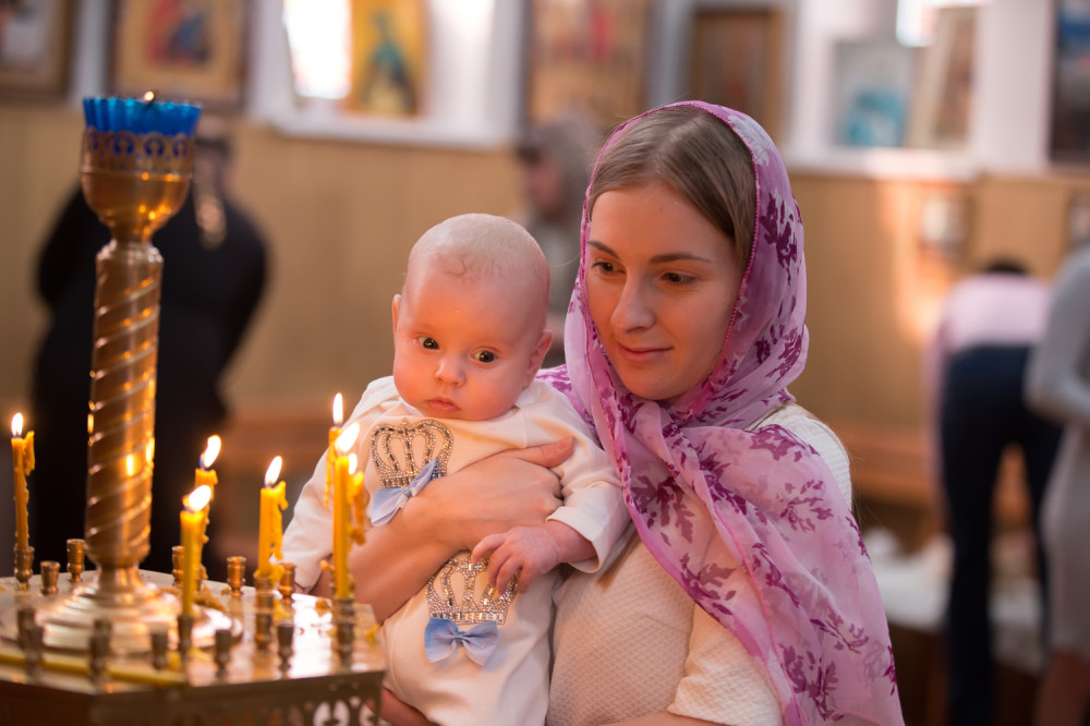 Krstila sam blizance, sveštenik je odveo sina oko oltara, a ćerku je ostavio! ZAŠTO?