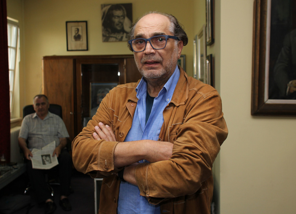 SIN VOJE BRAJOVIĆA IZ PRVOG BRAKA JE OPASNO DOBAR FRAJER: Devojke su lude za njim!