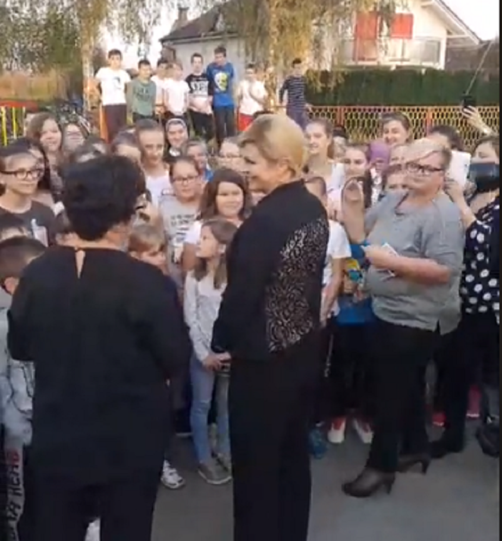 Predsednica Hrvatske odbrusila učenicima! Šta će vam dvorana, gle' livade kolika je! (VIDEO)