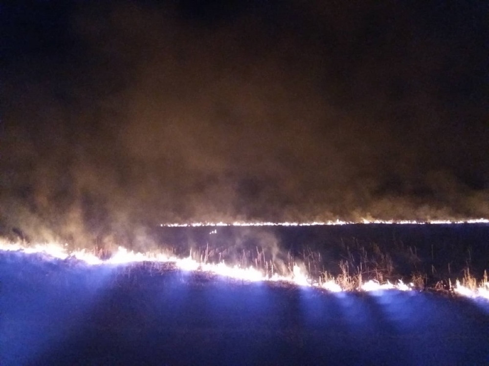 Palio strnjiku na svojoj njivi, pa zapalio dve vikendice i voćnjak
