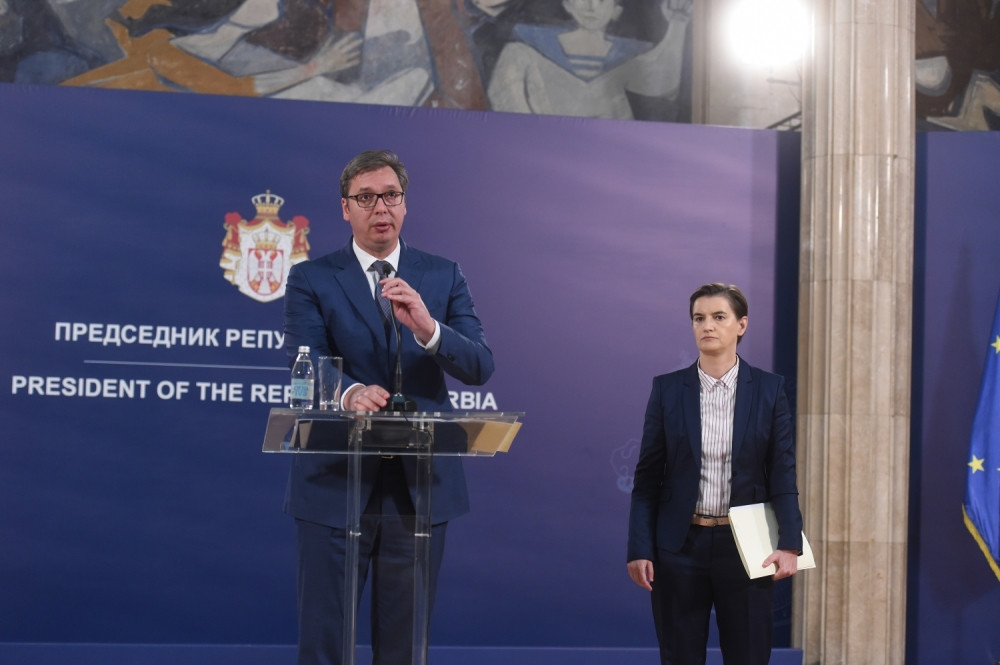 Predsednik Vučić i premijerka Brnabić se obraćaju naciji i pokreću "kineski scenario"