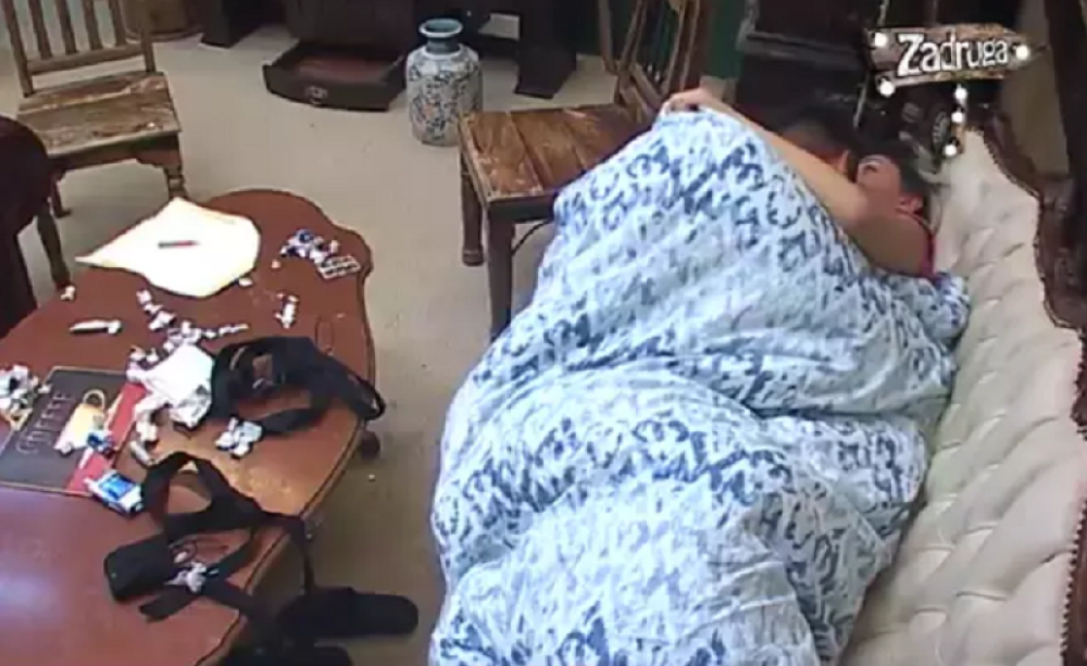 Mina i Adam završili pod jorgan planinom, pa se prepustili strastima!