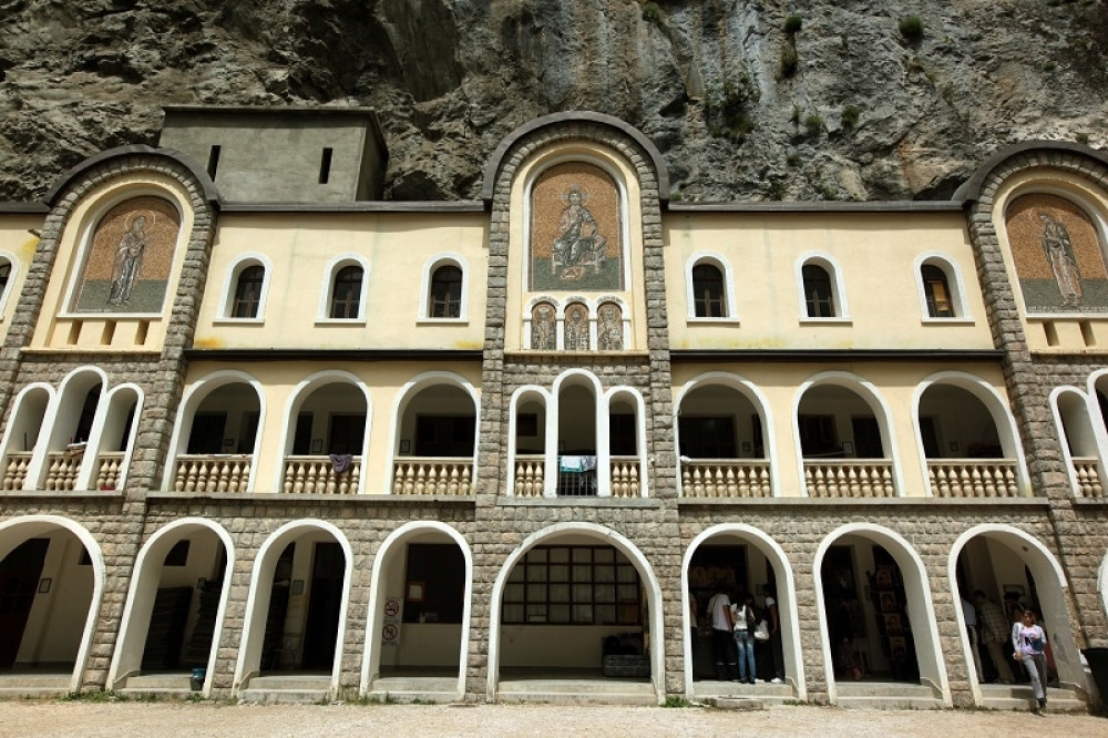 Blokiran manastir Ostrog! Sve posete vernicima su zabranjene!