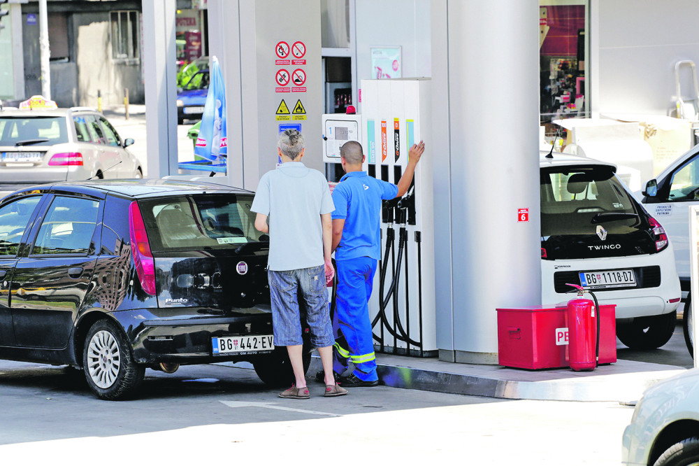 Cena goriva skače čim se okrenete, cenovnik se menja dva puta nedeljno, a evo šta se krije iza toga!