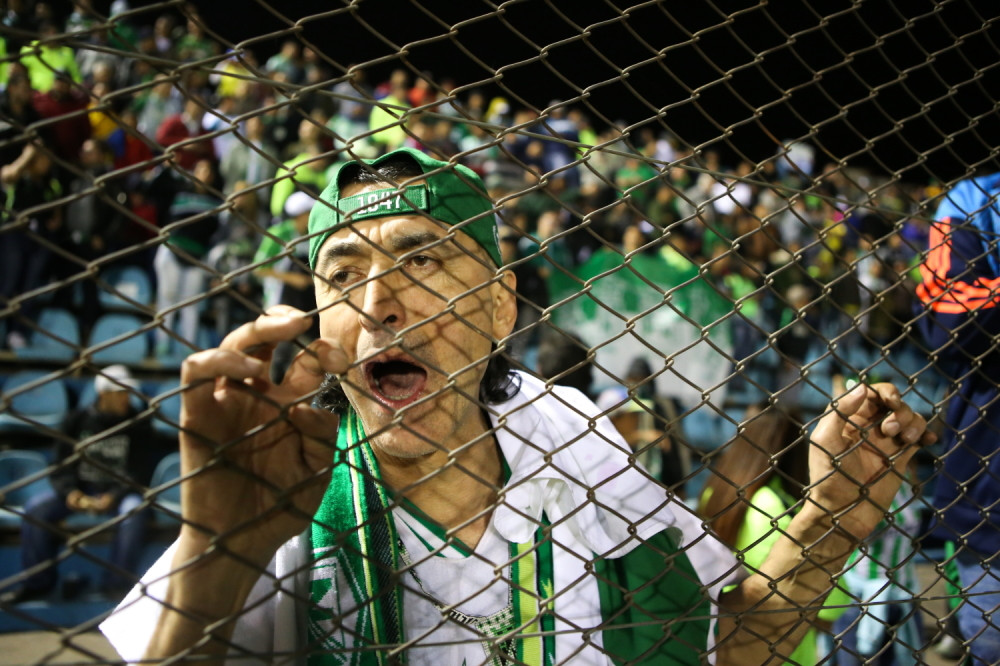 Saigrači se potukli oko slobodnjaka, prštali udarci (VIDEO)