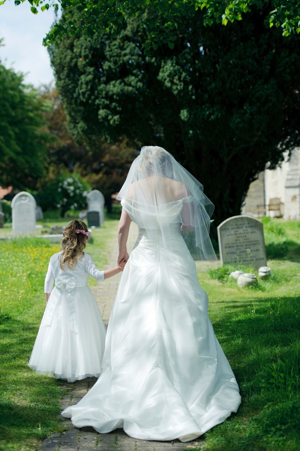 SLIKA MLADE NA GROBU JE PRIČA ZBOG KOJE CEO SVET PLAČE: Nećete moći sebi da dođete kada čujete šta se krije iza svega