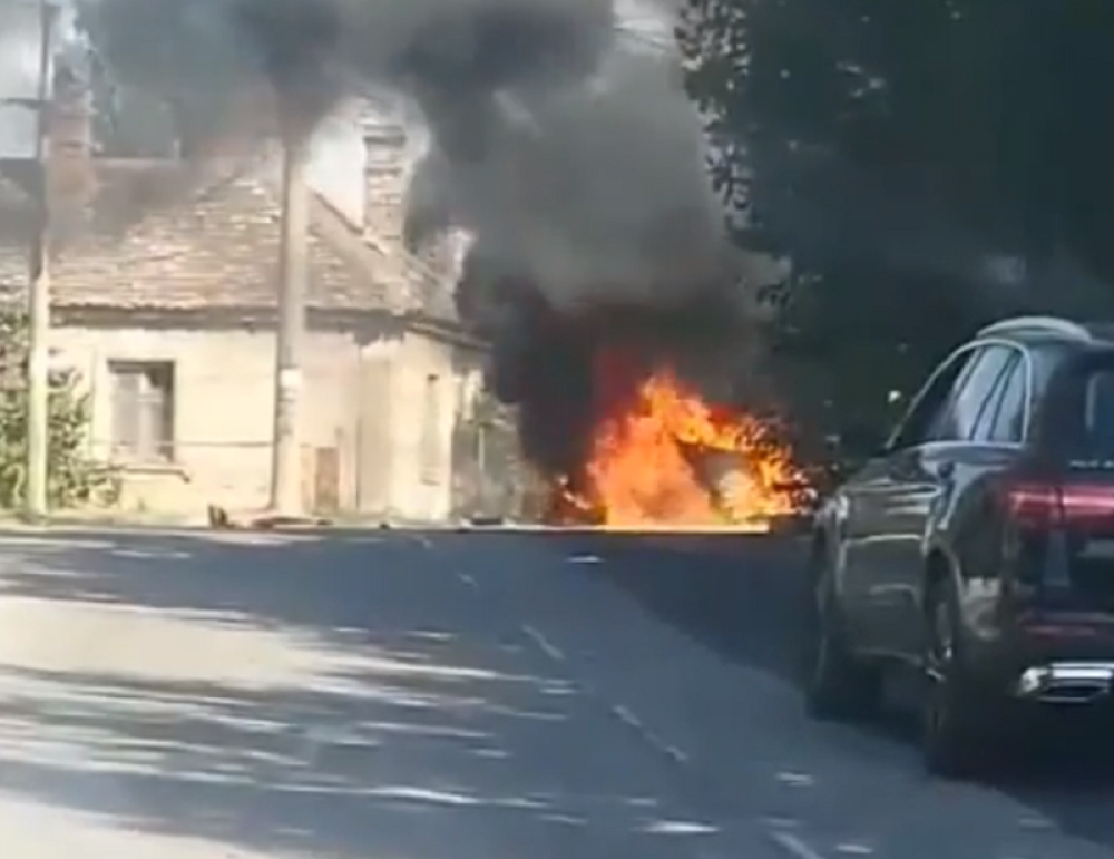 Pogledajte kako vatra guta automobil u kom je povređen otac Marijane Mićić (VIDEO)