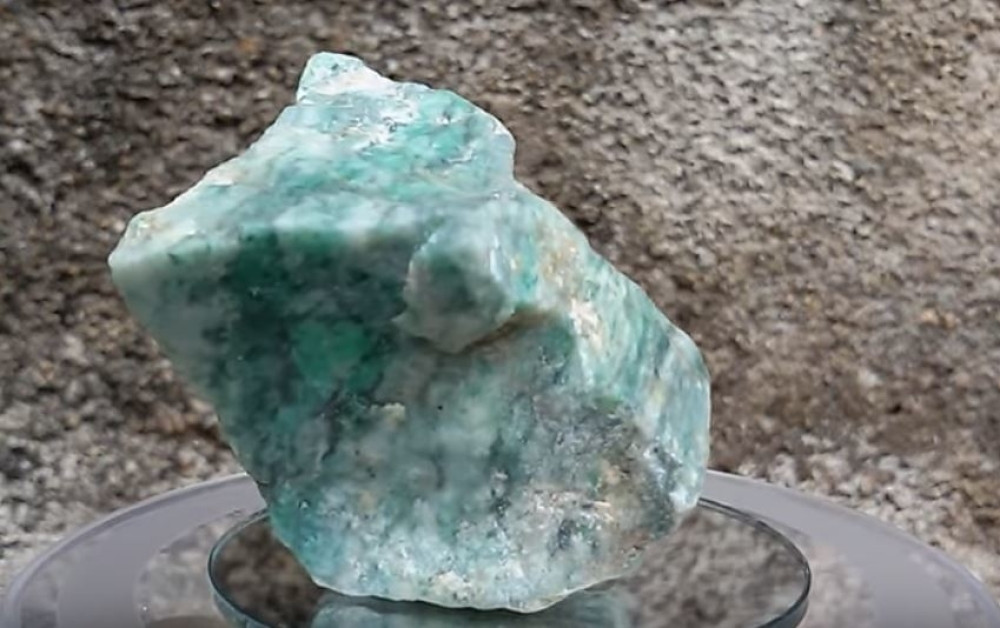 Srbija leži na milionima tona čuvenog minerala koji ima specijalne moći, evo šta su naučnici rekli kada su ga dodirnuli!