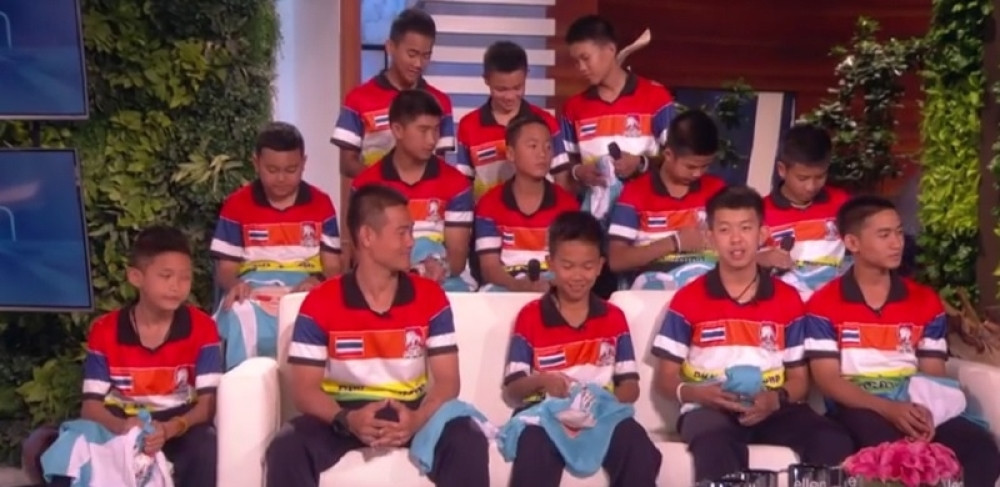 Dečaci iz tajlandske pećine gostovali u Holivudu, evo KOJA FACA im je poklonila dresove! (VIDEO)