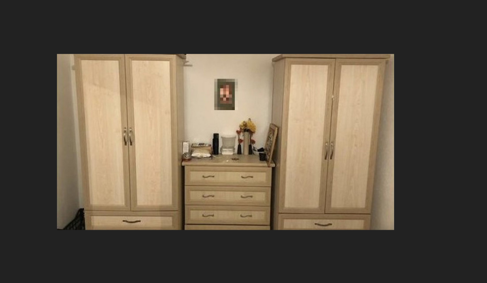 Postavila je na oglas da prodaje orman. Zbog jednog bezobraznog detalja u ogledalu, muškarcima je ispala vilica do poda (FOTO)