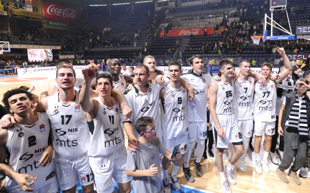 "Alo, kakve bre zvezde na Beograđanku se nisu popeli! Da mi je da skinem 20 kilograma pa da im pokažem"!