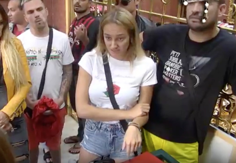 LUNA NAPALA PRODAVAČICU Siktala kao nenormalna, nije mogla da se smiri! "Zar onoj prljavuši da daš više novca!"