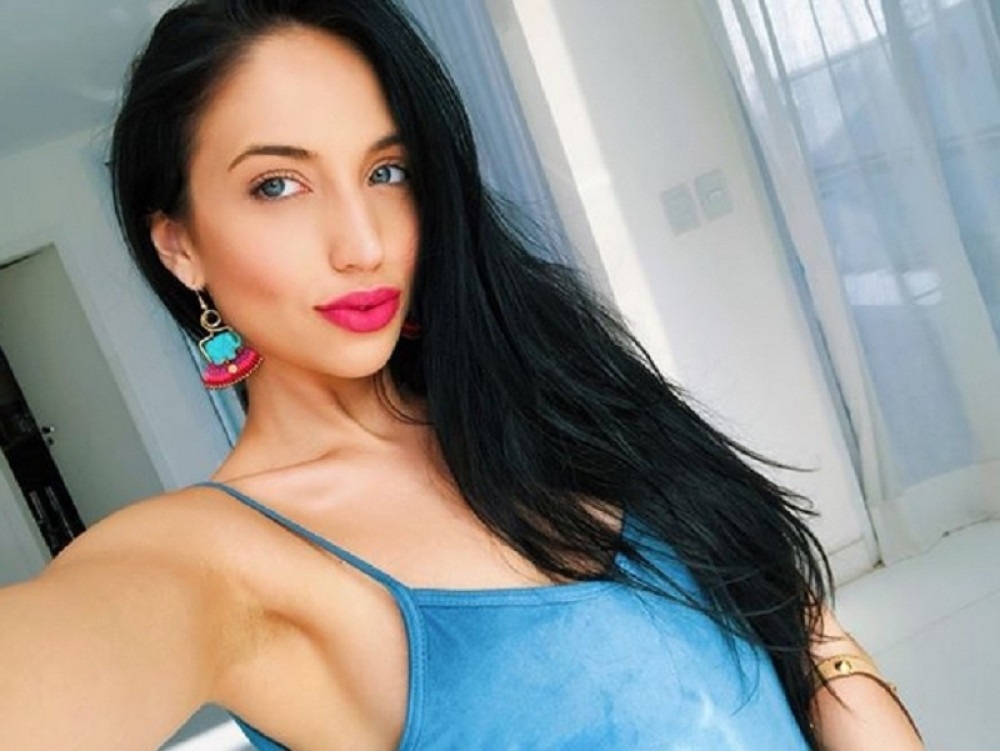 Rambove ćerke se SKINULE, Ana Petković pozirala u toplesu! (FOTO)