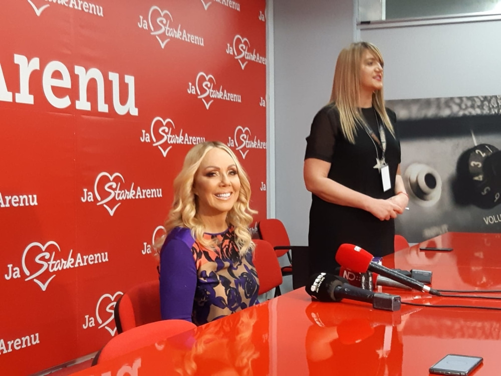 Rasplakala se pred koncert, a kad je ustala umalo svi prisutni nisu popadali u nesvest!