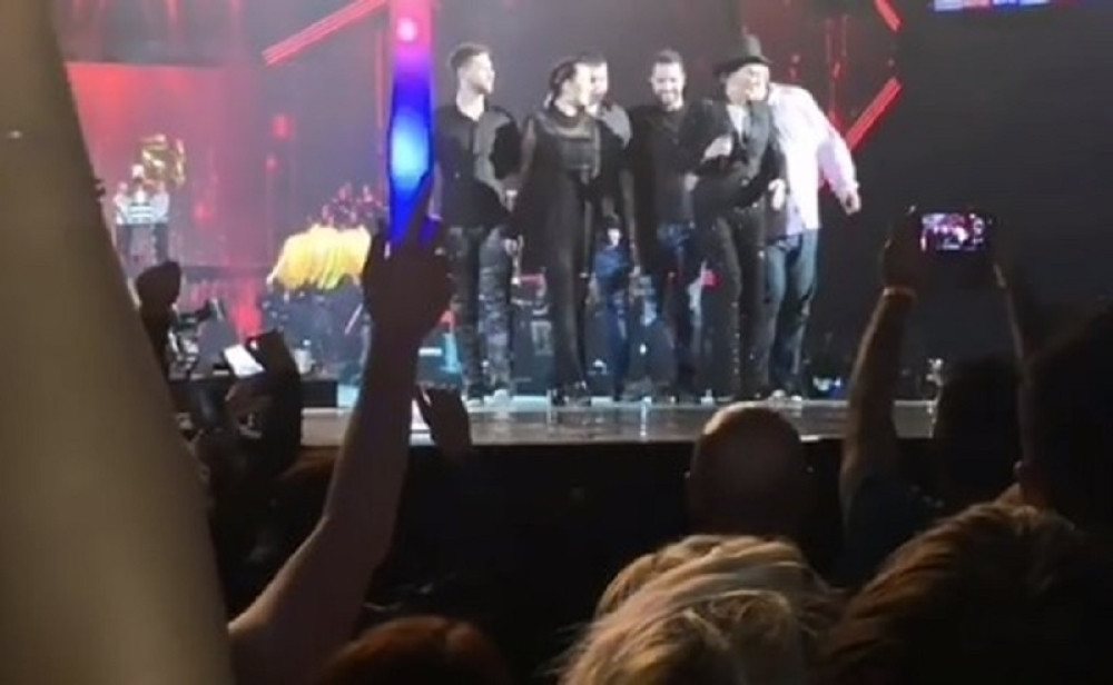 NAJEMOTIVNIJI TRENUTAK BRENINOG KONCERTA Cela Arena u suzama, ovo bogatstvo nema cenu! (VIDEO)