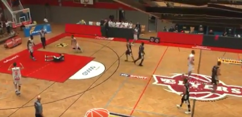 Ti ćeš meni da VISIŠ na košu! Bosanski košarkaš brutalno nokautiran zbog slavlja! (VIDEO)