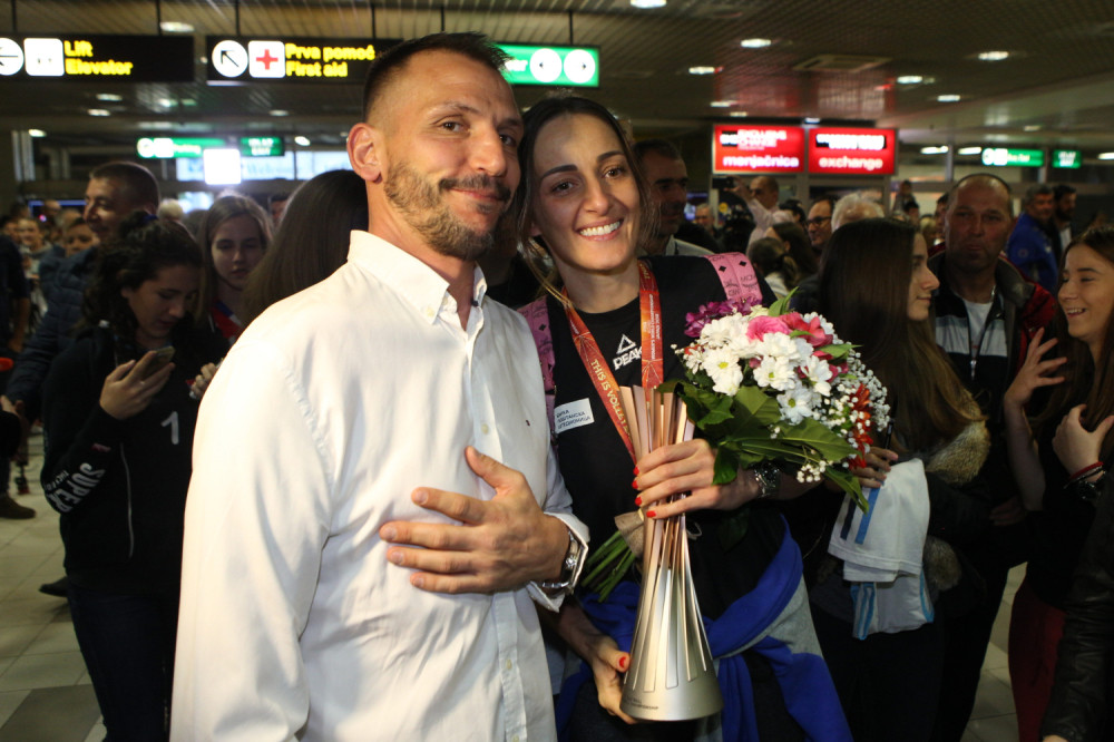 Nećete verovati šta je Dača Ikodinović rekao Maji Ognjenović pre polaska na SP!