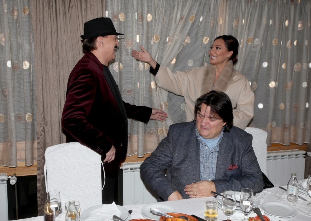 Haris Džinović bez šešira, samo u gaćama!