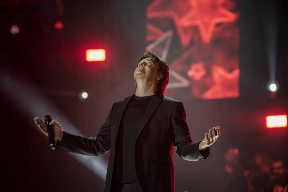 ČOLIĆEVA MAGIJA OSVOJILA ZAGREB! Pevač oduševio publiku u prepunoj Areni