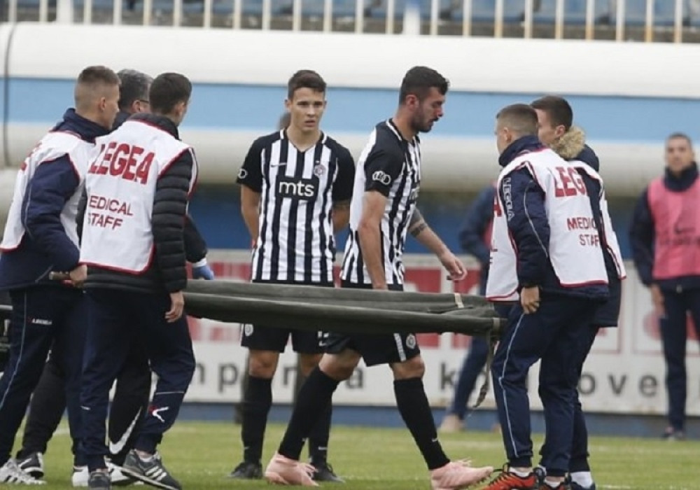 Fudbaleru Partizana urađen zahvat na nosu, ovo je PRVA SLIKA posle operacije (FOTO)