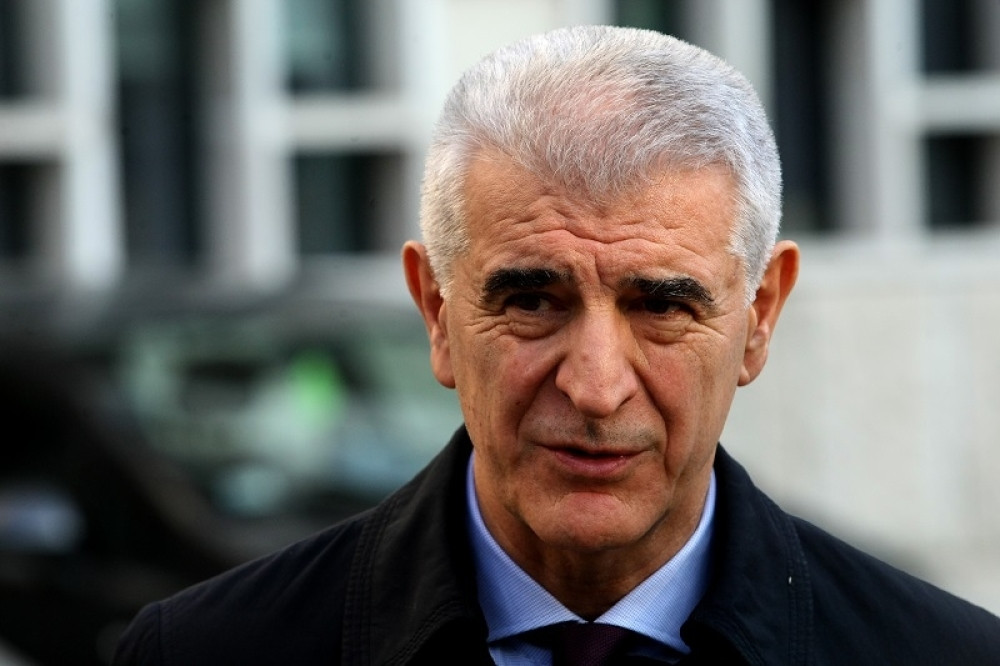 Borović čita ruske klasike, Šeri fali jurcanje kroz sud!