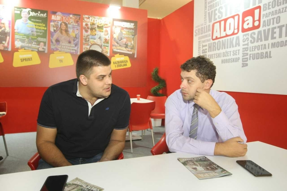 Šešeljev sin i njegov stranački kolega na štandu Alo!-a